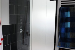 Moderne Duschabtrennung aus Glas