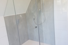 Moderne Glasdusche mit rahmenloser Glastür